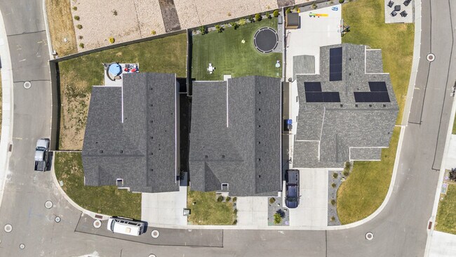 Building Photo - 690 S Edge Ln