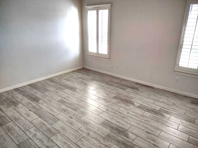 Building Photo - Immaculate Single Level Eastside Home With Refrigerated Air Located In Quiet Neighborhood