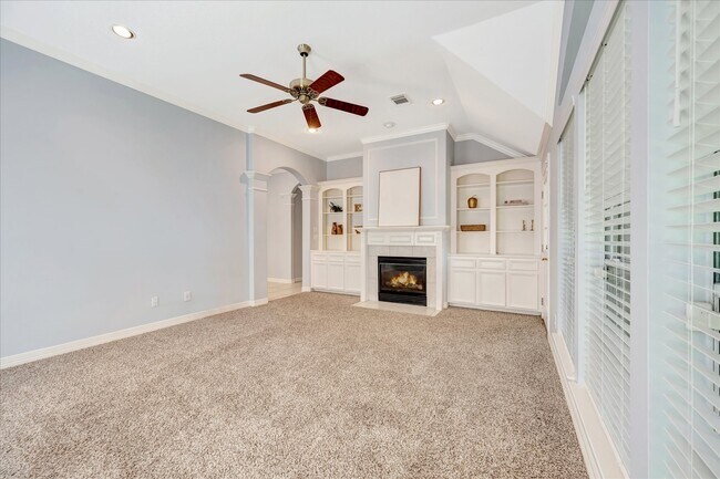 Building Photo - 2421 Baycrest Dr