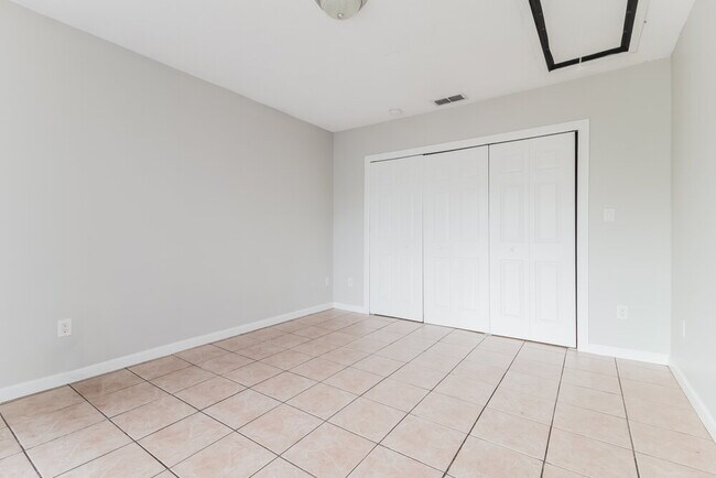 Building Photo - 4717 Seattle St