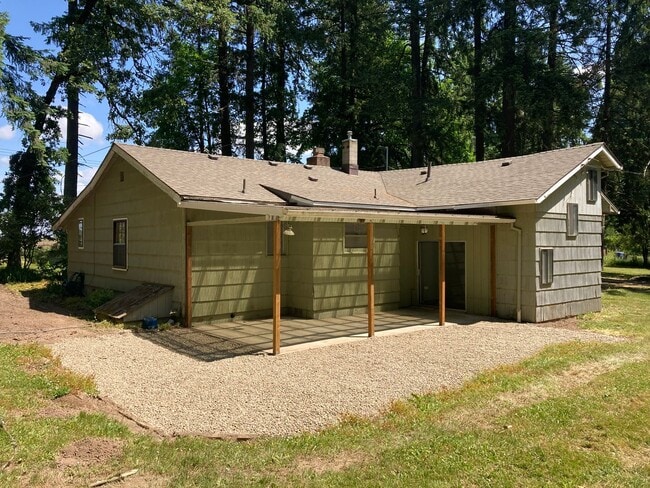 Building Photo - Large Three Bedroom on a 1+ Acre Lot