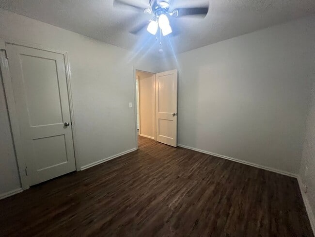 Building Photo - 3 bedroom 2 bathroom home