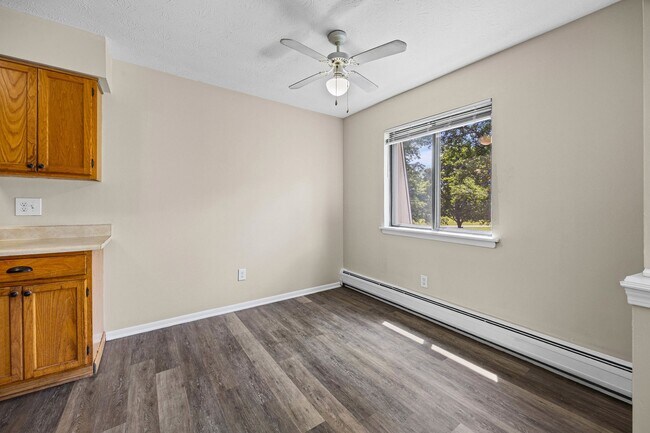 Building Photo - 6 Stenwick Dr
