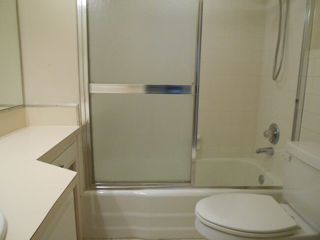 Building Photo - Very well maintained home with great location