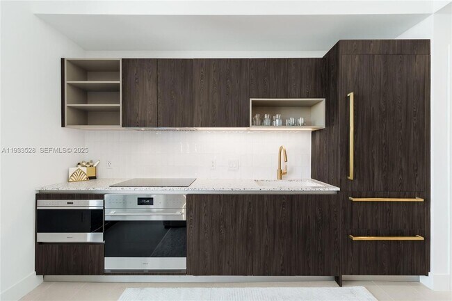 Building Photo - 601 NE 1st Ave