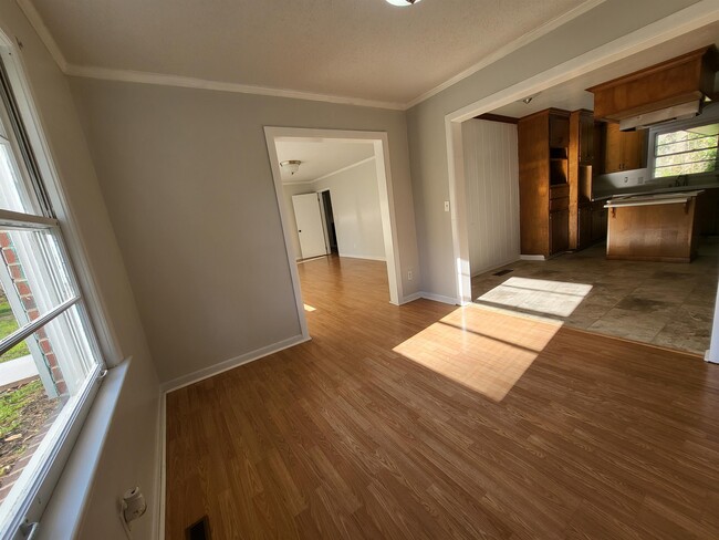 Building Photo - 105 Pinecrest Dr