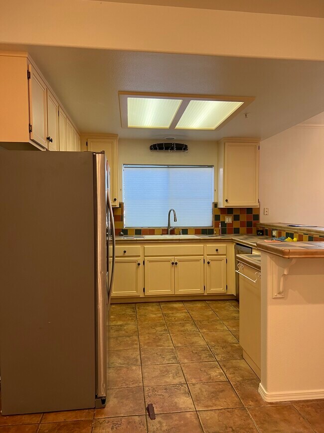 Kitchen - 1235 Chaparral Cir