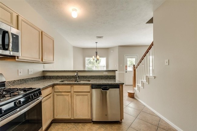 Building Photo - Beautifully updated two-story home in the ...