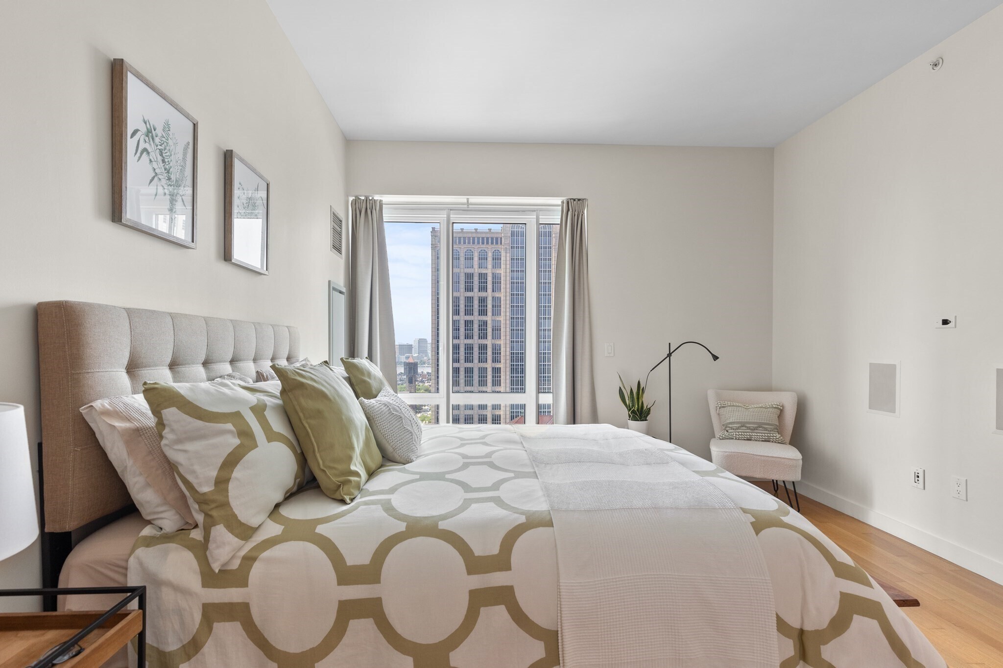 Building Photo - 400 Stuart St