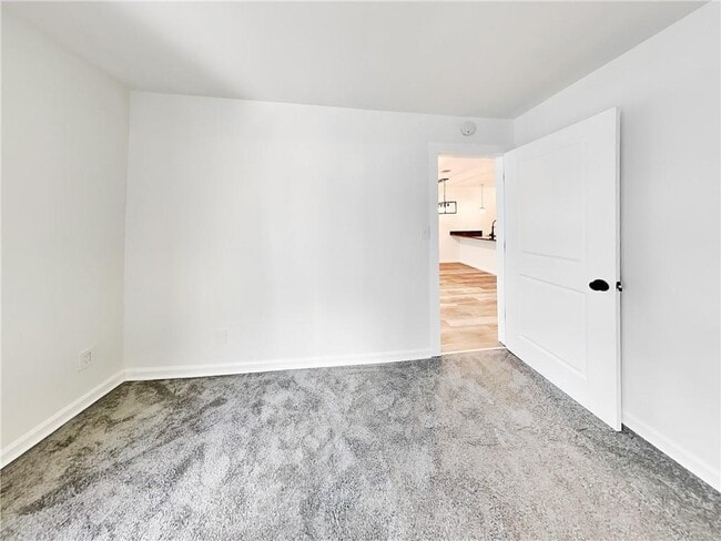 Building Photo - 209 14th St NE