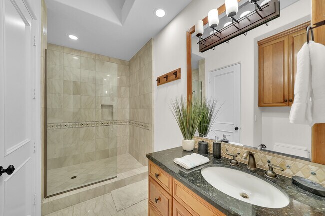 Building Photo - 30 Ritz Cove Dr