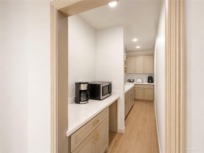 Building Photo - 2509 S Cartier Dr