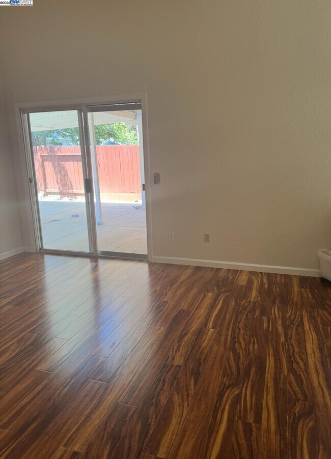 Building Photo - 5325 Avante Ln