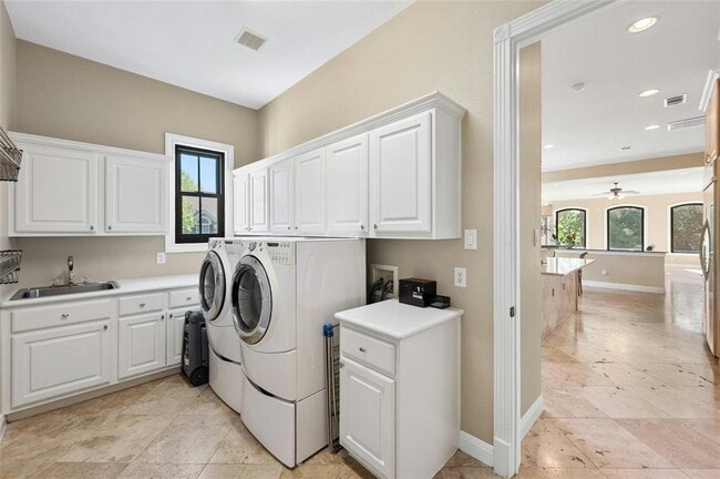 Building Photo - 3205 Rustic River Cove