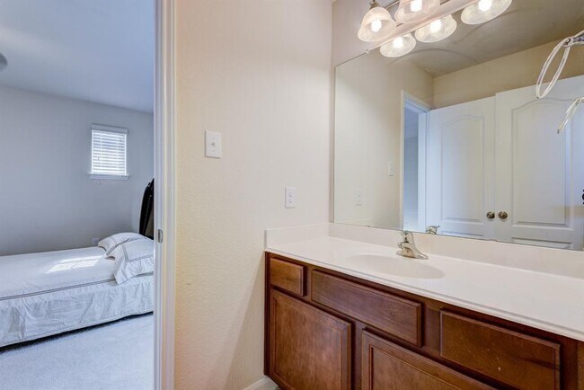 Building Photo - 23707 Walnut Maze Ct