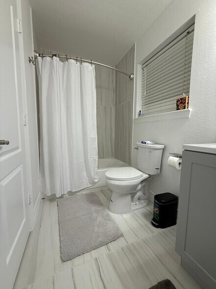 Building Photo - 5615 Ashford Ridge Ln