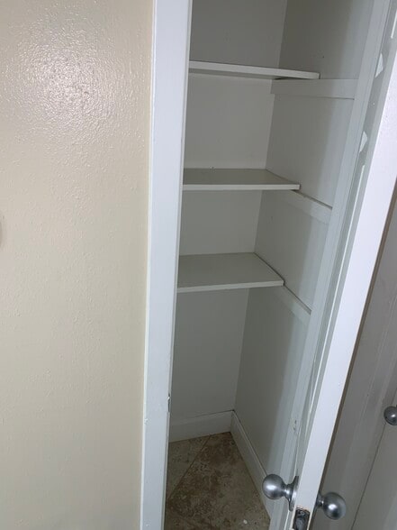 Building Photo - 706 E Polk Ave