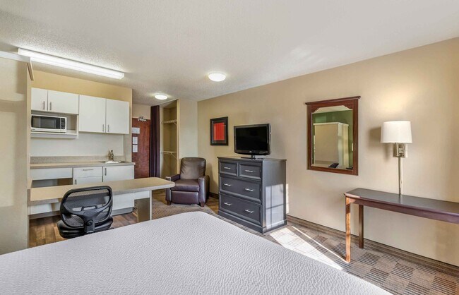 Building Photo - Furnished Studio-Chicago - Downers Grove