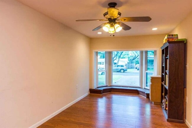 Building Photo - 1207 Fieldcrest Dr