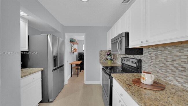 Building Photo - 540 SW 101st Ave