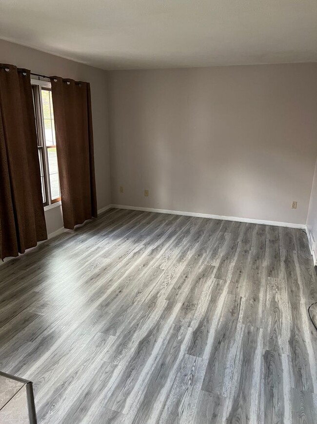 Building Photo - BOARDMAN 3 BEDROOM CONDO--PROFESSIONALLY M...