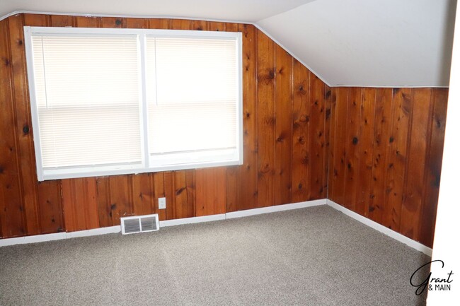 Building Photo - Spacious 3 Bedroom - 1 Bath - Redford - $1...