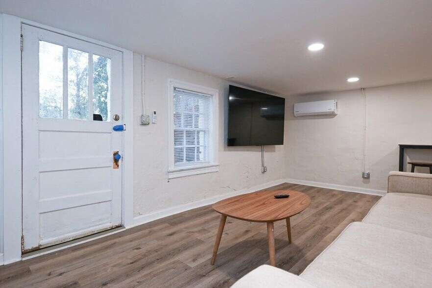 Building Photo - 840 Bobbin Mill Rd