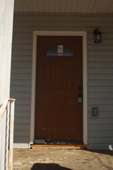7918 Entrance - 7918 Lloyd Ave