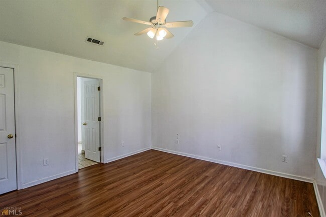 Building Photo - 619 W Manor