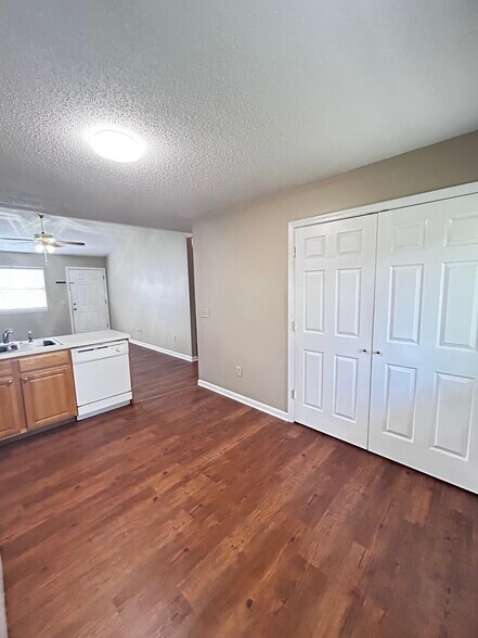 Building Photo - 117 Mesa Dr