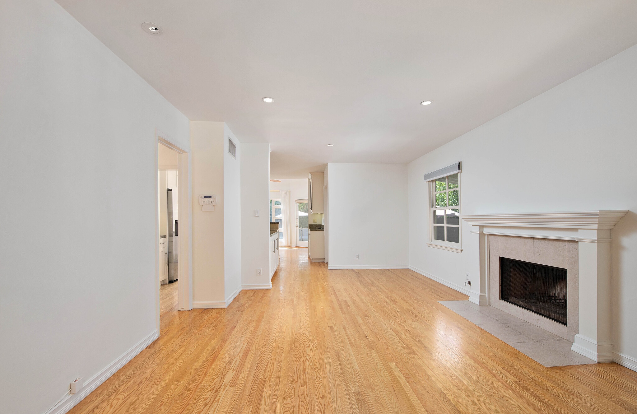 Building Photo - 13964 Peach Grove St