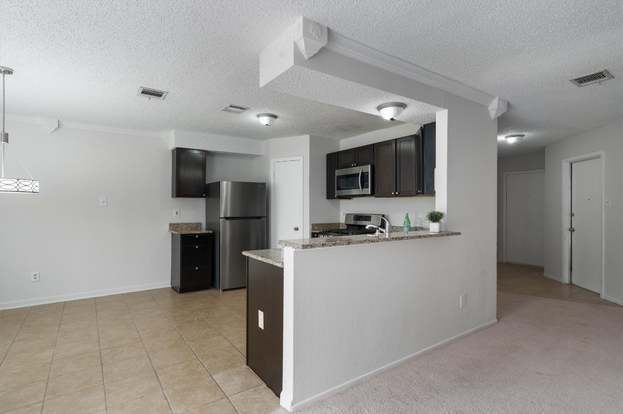 Building Photo - 2204 Silver Spur Dr