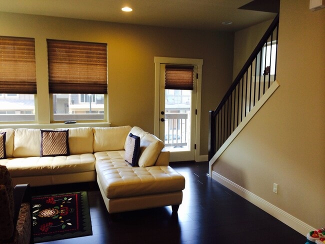 Building Photo - Amazing 3 Bedroom 2.5 Bath Home within Beaverton and next to Nike!
