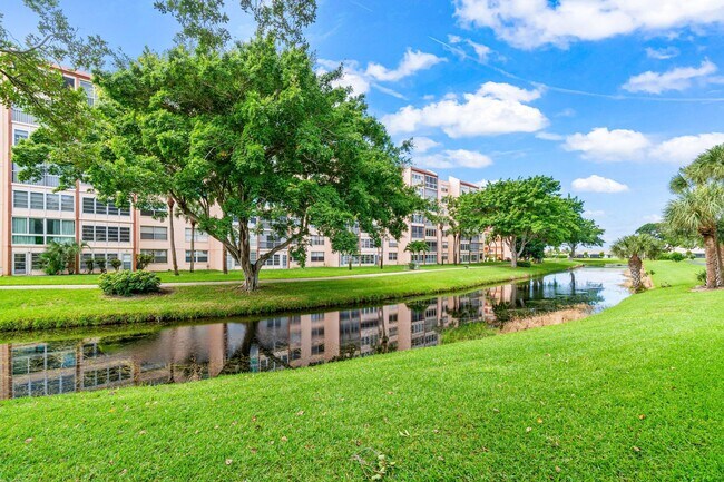 Building Photo - 14475 Strathmore Ln