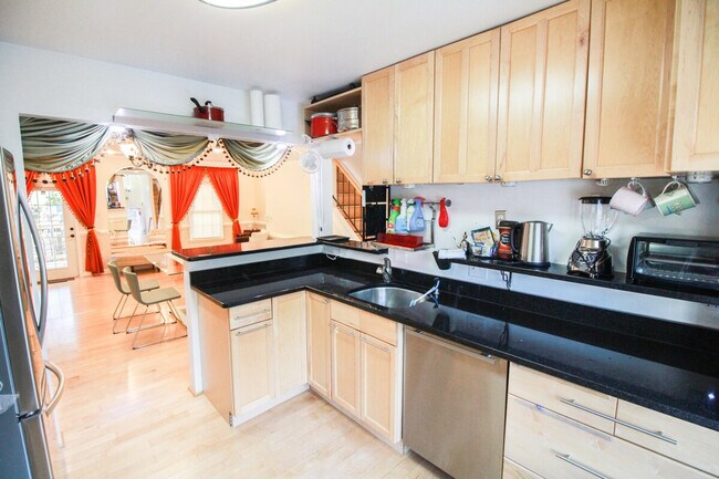 Building Photo - 2304 Hunters Woods Plaza