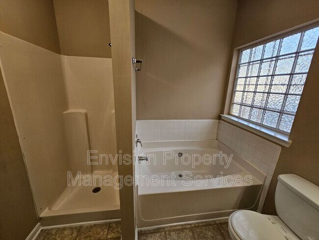 Building Photo - 2318 Hackamore Dr