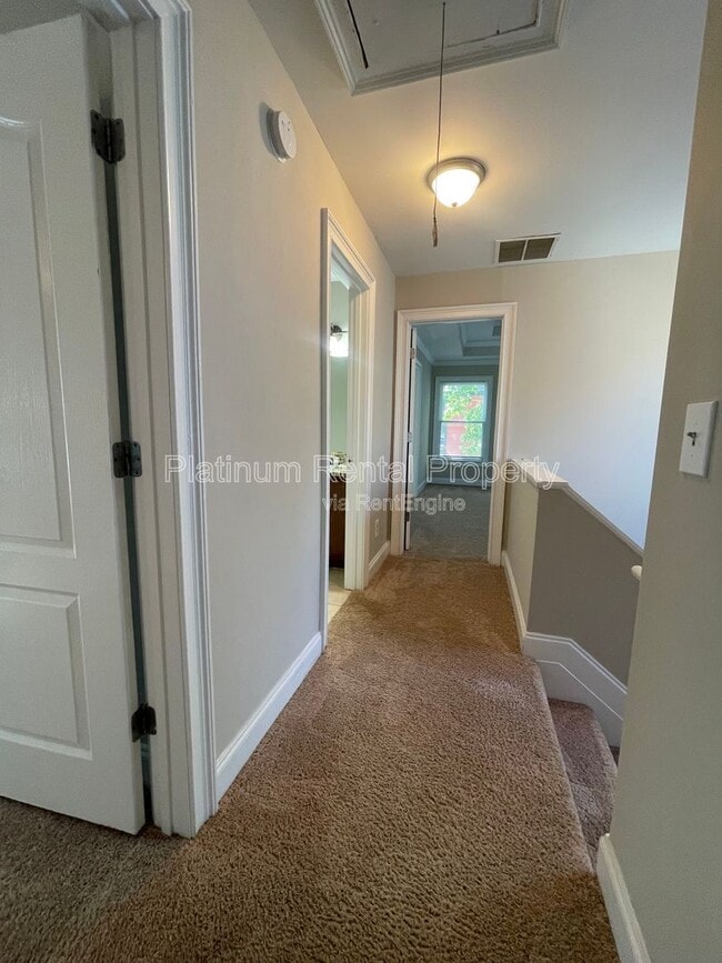 Building Photo - 750 Terry St SE