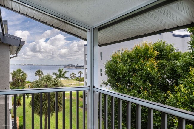 Building Photo - 1477 Park Beach Cir