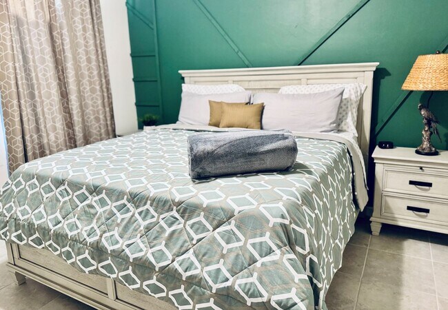 Building Photo - Fully Furnished Seasonal Rental Home & DOG FRIENDLY!