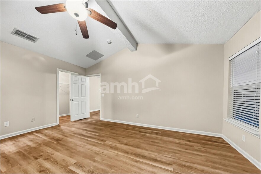 Building Photo - 1379 Samantha Cir E