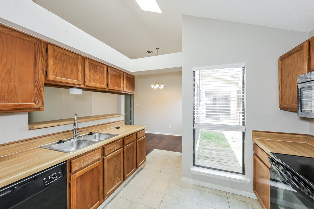 Building Photo - 4747 Poppy Dr E