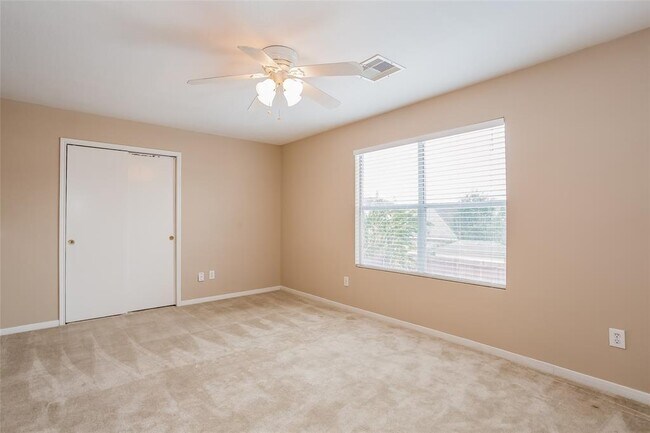 Building Photo - 1127 Laurel Chase Tr