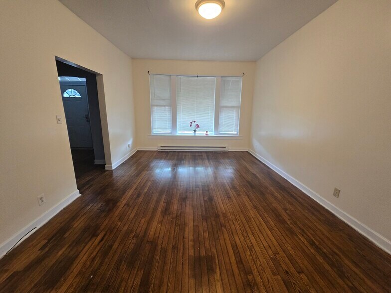 Building Photo - 6530 S Ingleside Ave