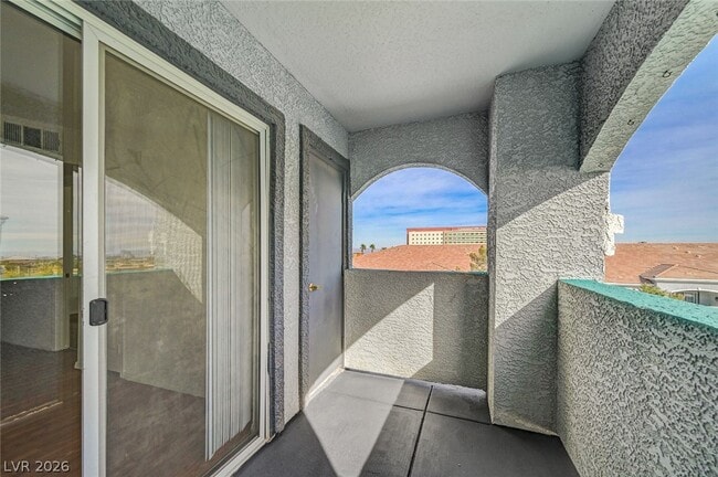 Building Photo - 6955 N Durango Dr