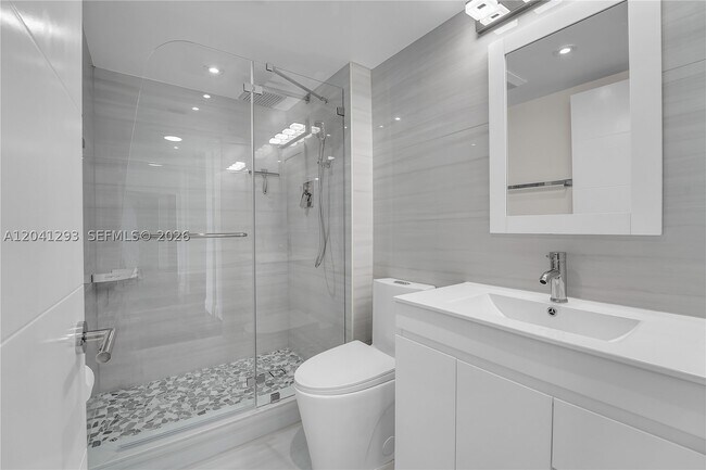 Building Photo - 20515 E Country Club Dr