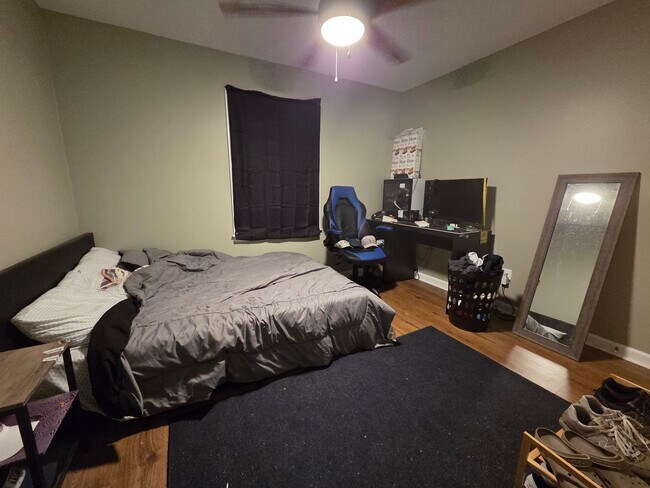 Building Photo - 4/2 apartment off of Milledge