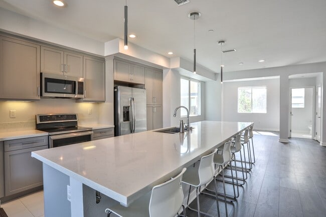 Building Photo - 3 bedroom 2.5 bath in Gated Community