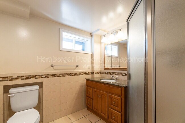 Building Photo - 4206 N Oak St