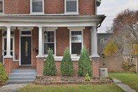 Building Photo - Beautiful 4 Bedroom on 2nd w/ Parking!