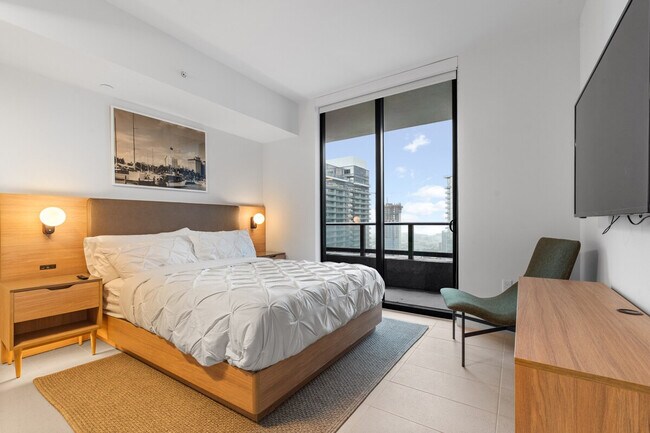 Building Photo - 125 NE 6th St